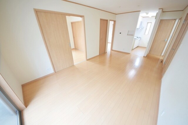 物件内観写真8　(★テーブルもソファーも楽々置けそうです★)