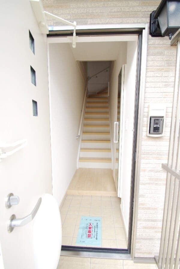 玄関(★お部屋探しはタウンハウジング稲田堤店まで★)