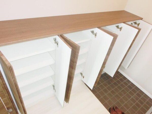 設備(★シューズボックスもこれだけ広ければ靴や傘の収納にも困りま…)