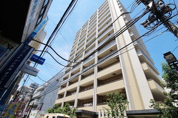 外観(★２０１３年５月築のマンションです♪駅近なので買い物が便利★)