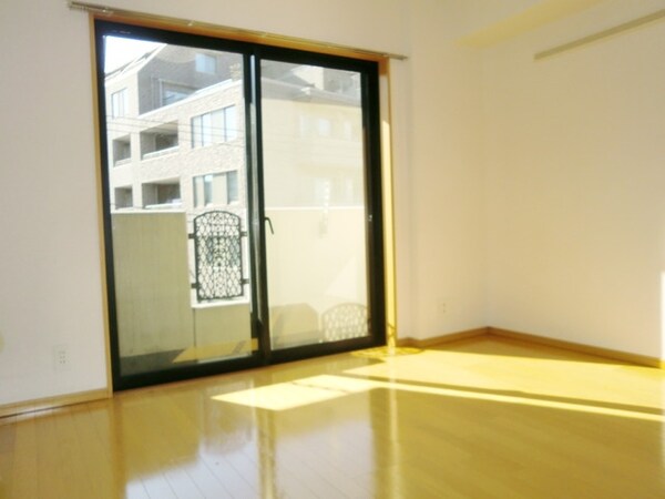 リビング・居室(★南向きの日当たりの良いアパートです★)