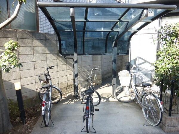 駐車場(★屋根付き駐輪場です★)