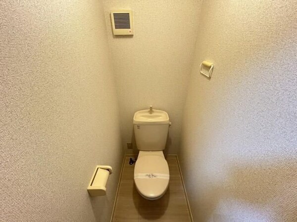 トイレ(★バストイレ別でトイレも広々★)