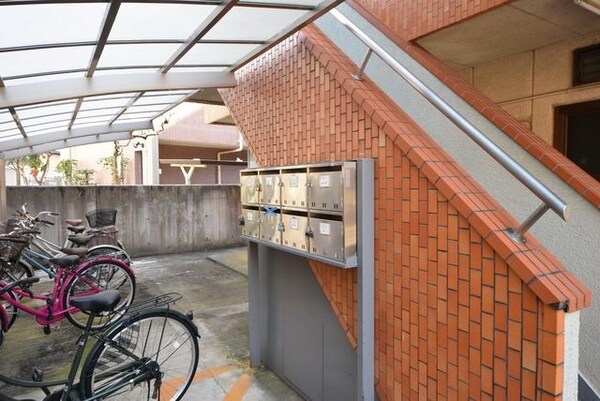 エントランス(★バス・トイレ別★南向きです★国領駅から徒歩3分★)