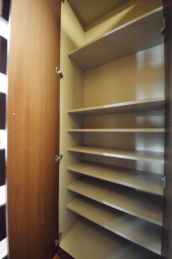 設備(★玄関のシューズボックスです★)