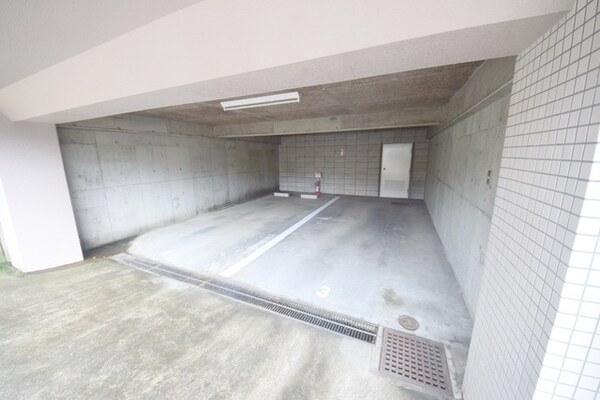 駐車場(★屋根付き駐車場です★)
