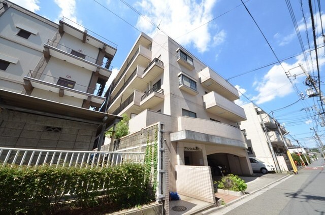 物件外観写真1　(外観・共用部分)