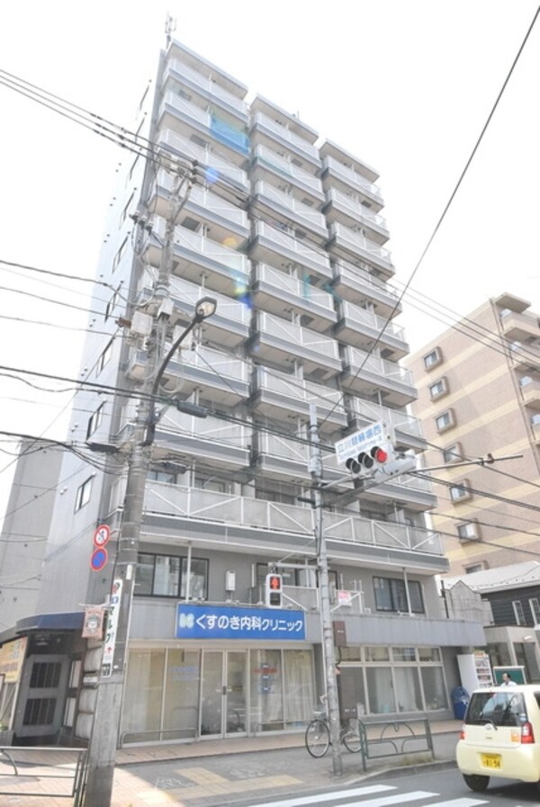 外観(♪バス通り沿いで明るい道を通り帰れ安心！♪)