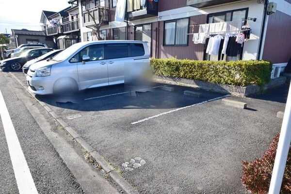 駐車場(～敷地内駐車場です、大事な愛車とご一緒にお引越し～)