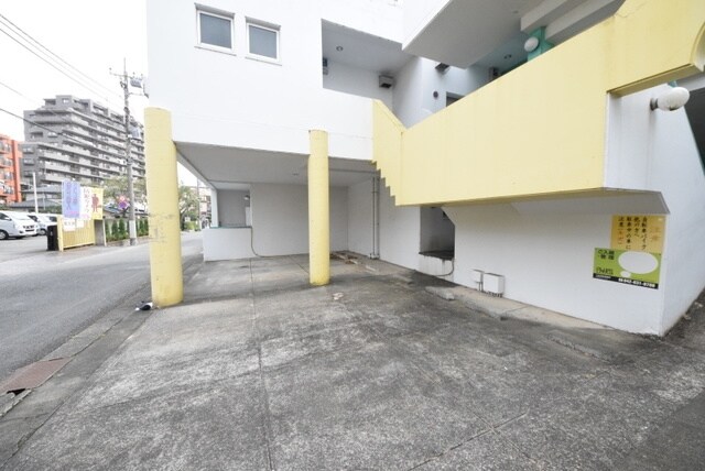 物件内観写真16　(駐車場。)