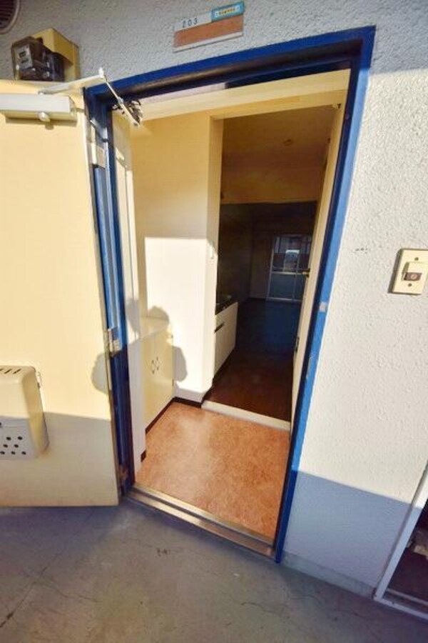 玄関(★お部屋探しは株式会社タウンハウジング東京まで★)