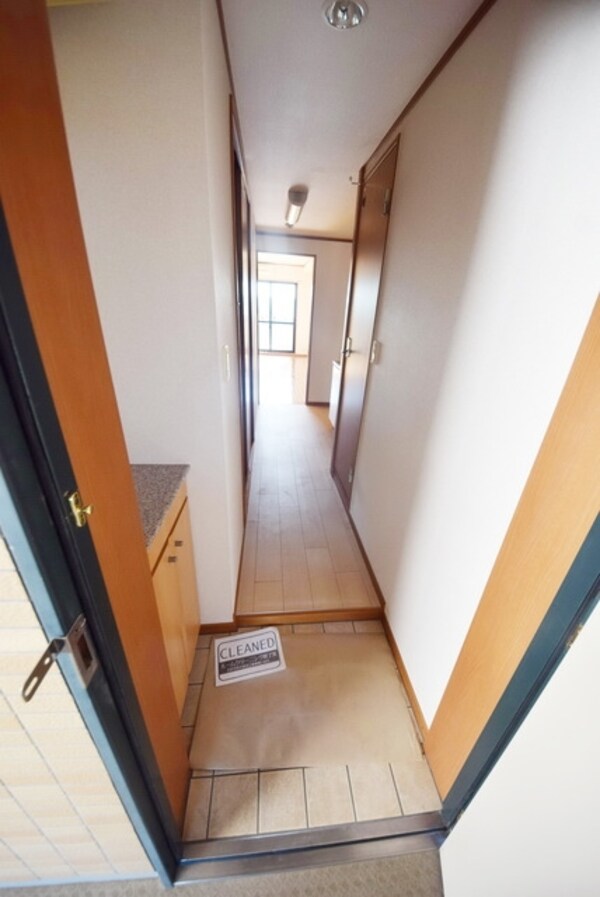 玄関(お問い合わせはタウンハウジングまで)