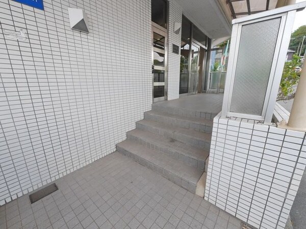 エントランス(★お問い合わせはタウンハウジング聖蹟桜ヶ丘店まで★)