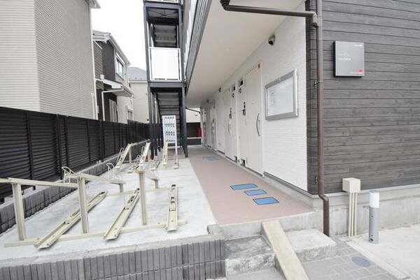 エントランス(♪通路部分にもゆとりがあります♪)