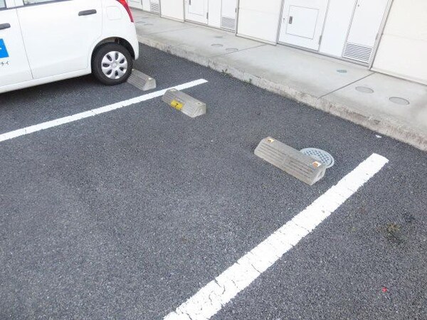 駐車場(★敷地内駐車場だってしっかりあるんです。駅前なのに★)