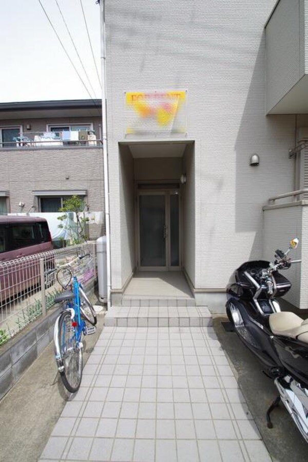 エントランス(★タウンハウジング稲田堤店までお問合せください★)