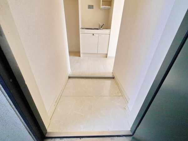 玄関(同建物別号室参考写真)
