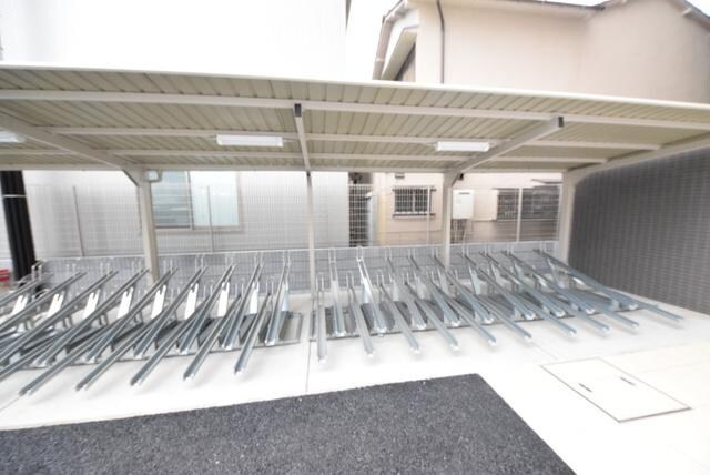 物件内観写真25　(屋根付き駐輪場)