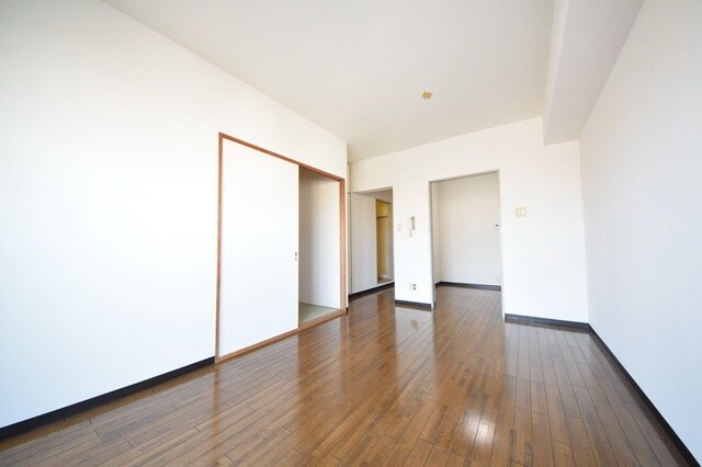 物件内観写真2　(リビング)