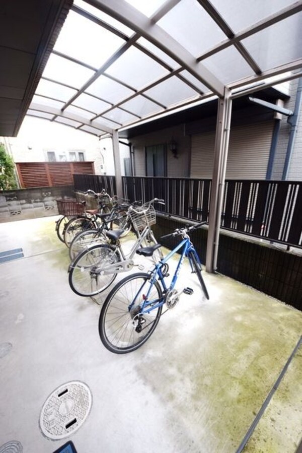 共有部分(☆屋根付きの駐輪場です★)
