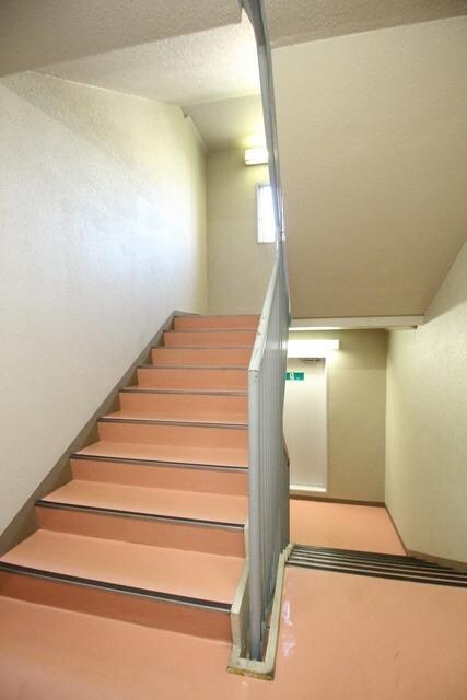 物件内観写真27　(★共用階段★)