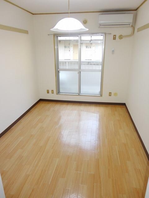 物件内観写真2　(同建物別号室参考写真です)