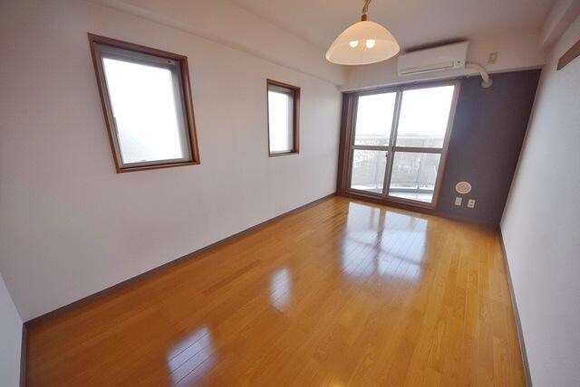 物件内観写真2　(★角部屋・２面採光で明るいお部屋です★)