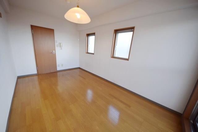 物件内観写真3　(★７．５帖の広々としたお部屋★)