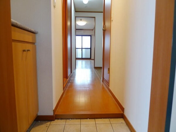 玄関(お問い合わせはタウンハウジングまで)