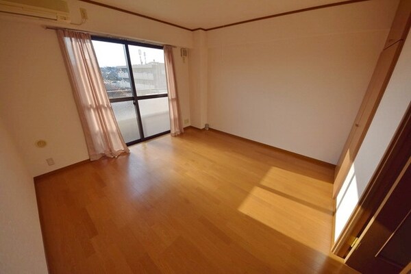 リビング・居室(★正方形の明るく広いお部屋です★)