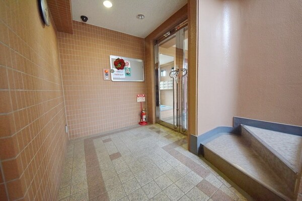 エントランス(★エレベータもある豪華エントランス★)