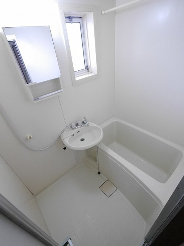 バス／シャワールーム等(★窓付きで換気ができます★)