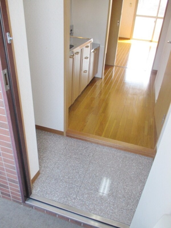 玄関(★玄関スペースは単身なら十分な広さ★)