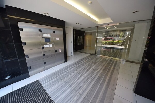 エントランス(タウンハウジング府中店まで)