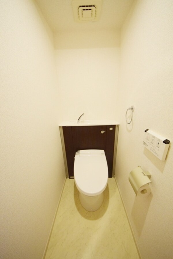 トイレ(★同じ建物の別号室の室内写真になります★)