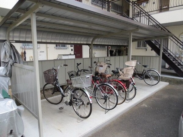 共有部分(★屋根付き駐輪場はバイクも相談可★)