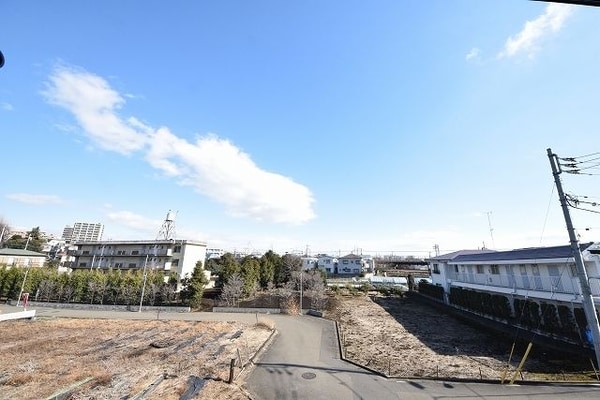 眺望(★バルコニーからの風景・閑静な住宅街です★)