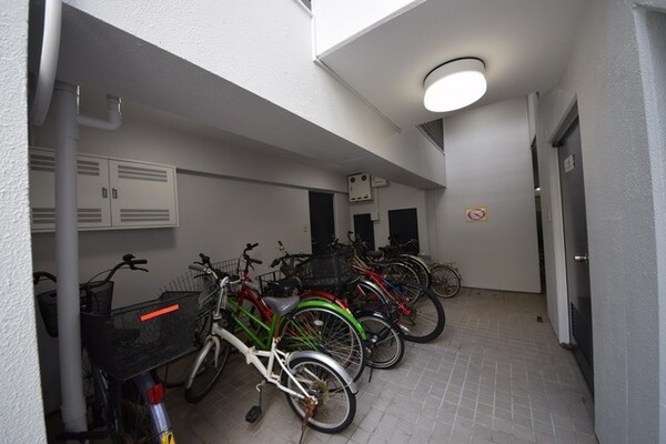 駐車場(★建物内に自転車を置けます★)