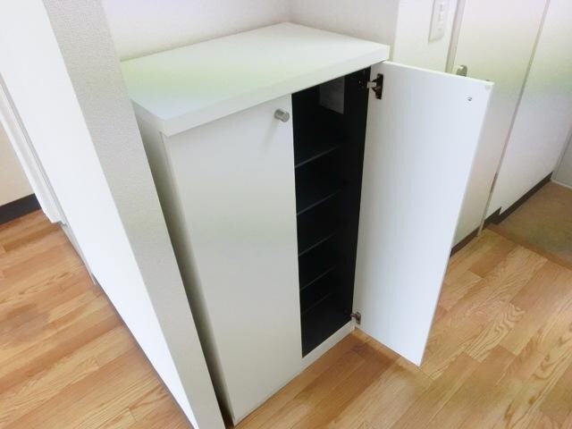 物件内観写真11　(★下駄箱は上部にも収納あります★)