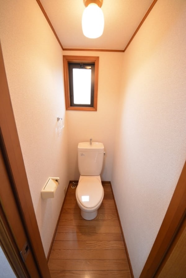 トイレ(★トイレにも窓★)