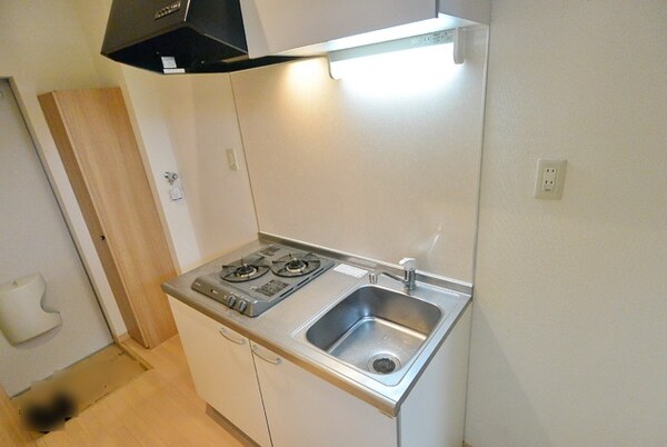 キッチン(★2口ガスのシステムキッチンで料理も楽しめます★)
