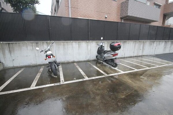 共有部分(★物件の隣の駐車場にバイク置場もございます★)