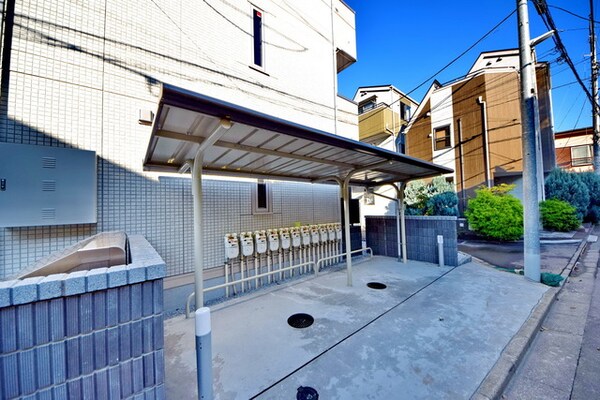 駐車場(★屋根付きの駐輪場があります★)