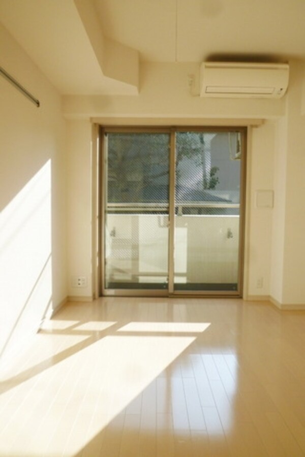 リビング・居室(★お部屋の奥まで日差しが入ります★)