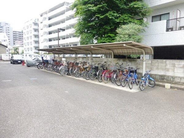 エントランス(★屋根付き駐輪場★)