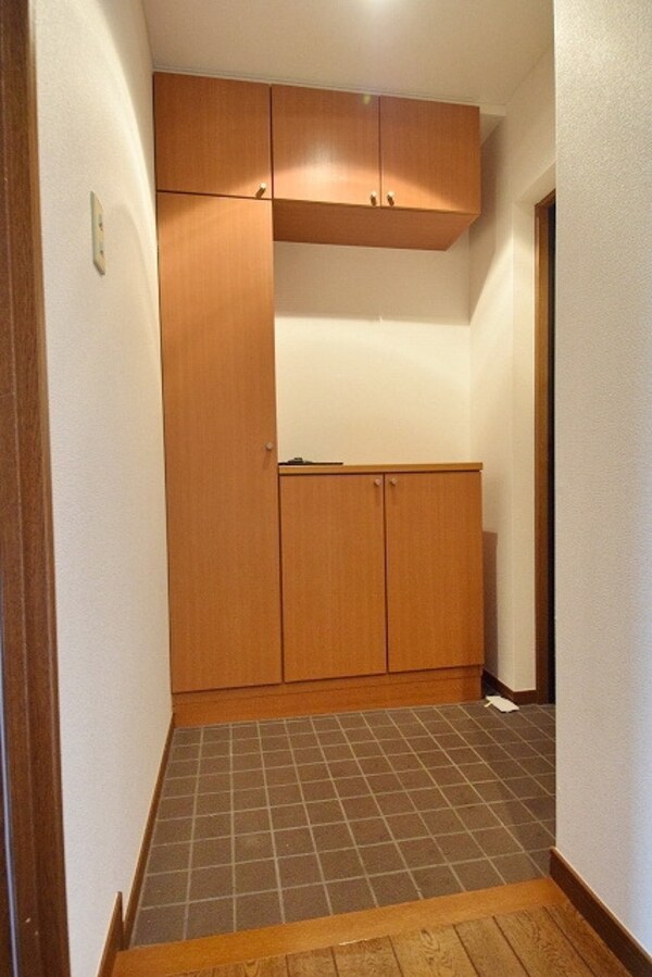玄関(★シューズボックス付きの玄関です★)