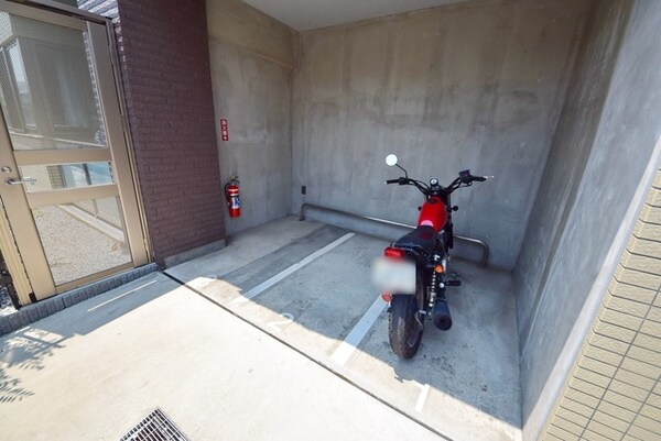 その他(バイク置き場)