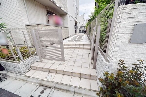 エントランス(★敷地内も綺麗です★)