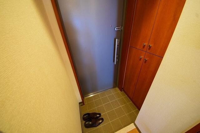 物件内観写真10　(収納たっぷり玄関です。)
