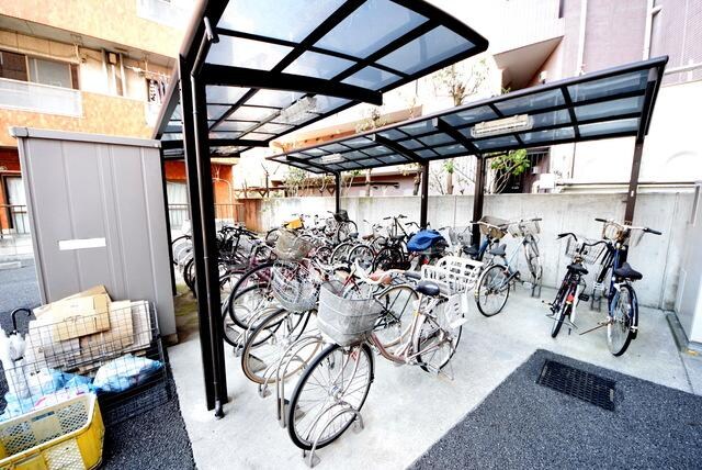 物件内観写真27　(★敷地内駐輪場です。)